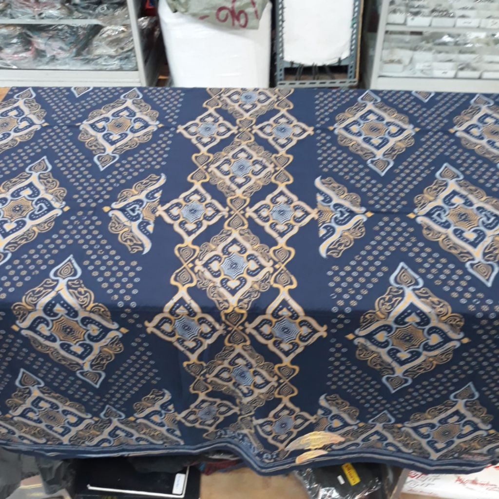 Abu Rifat Sarung Motif Batik