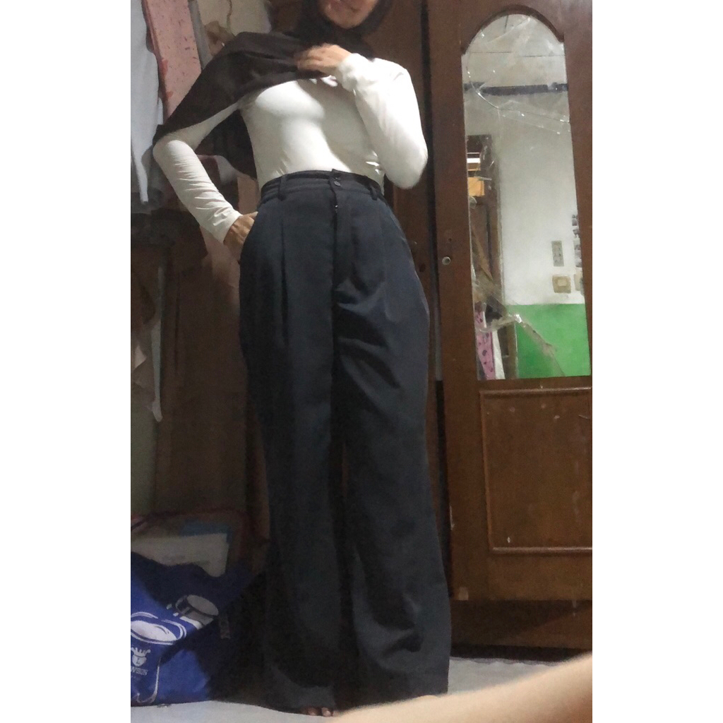 preloved dizayn bootcut pleated pants warna iron