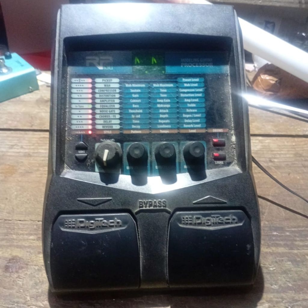 efek gitar digitech RP150, minus