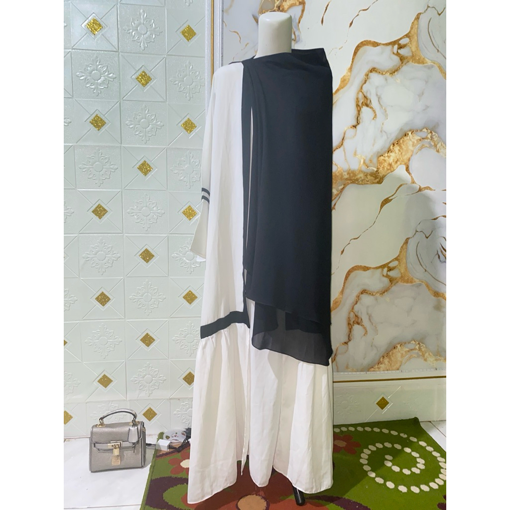 Gamis Set Syar’i Model Sabian Putih Mix Hitam