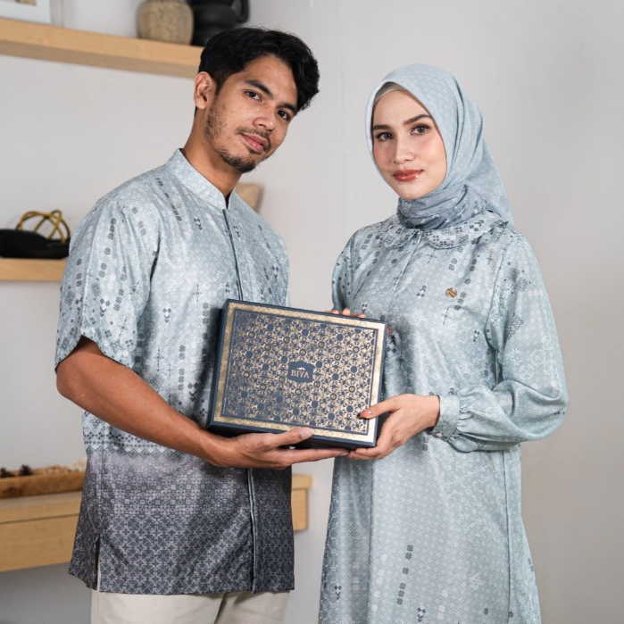 NEW DEALS TAZBIYA - Gift Set Couple Mukena & Sarung (Raya Hampers Gift Box Raya Couple Isi Mukena