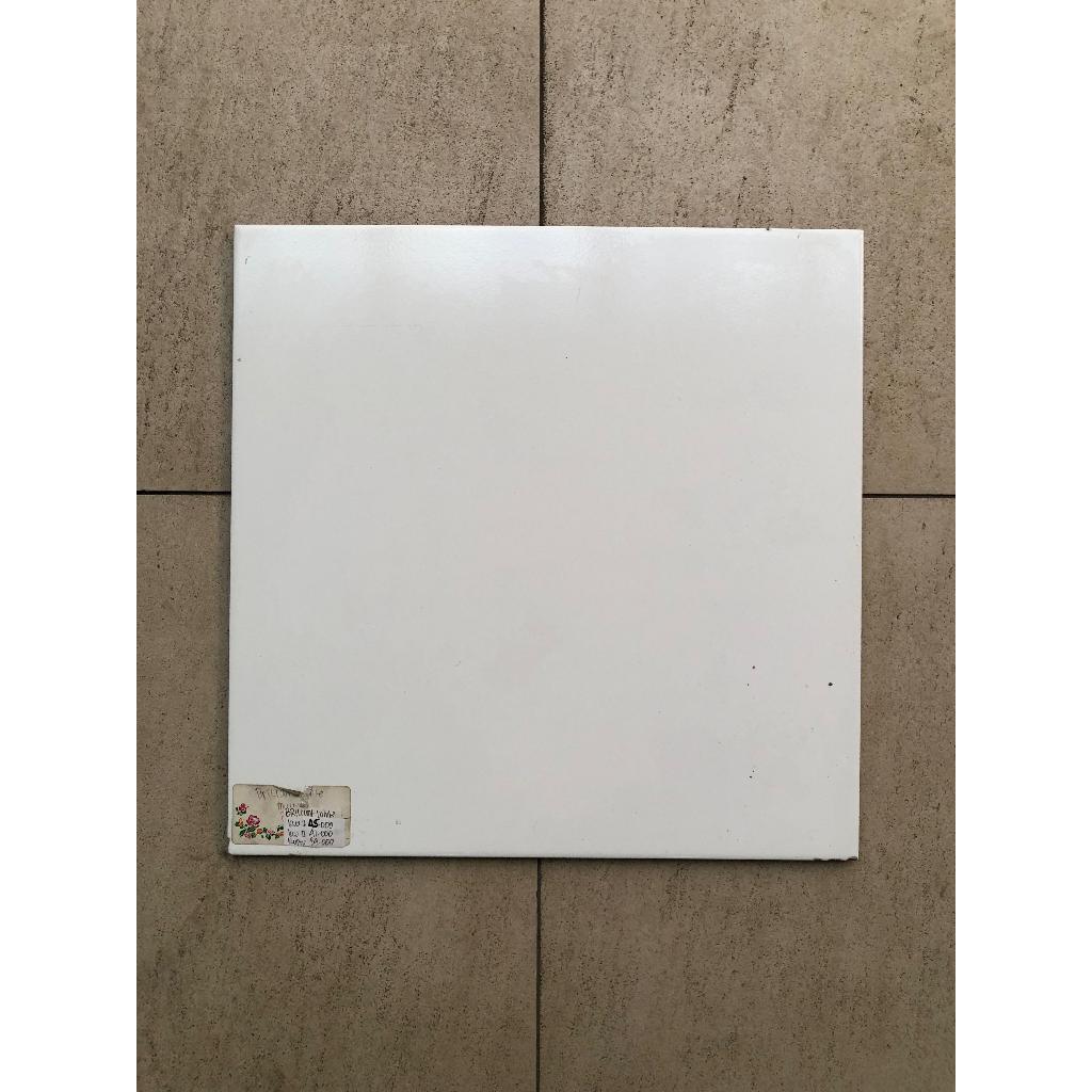 Keramik Putih Polos 40x40 Brilliant white Pro Grade