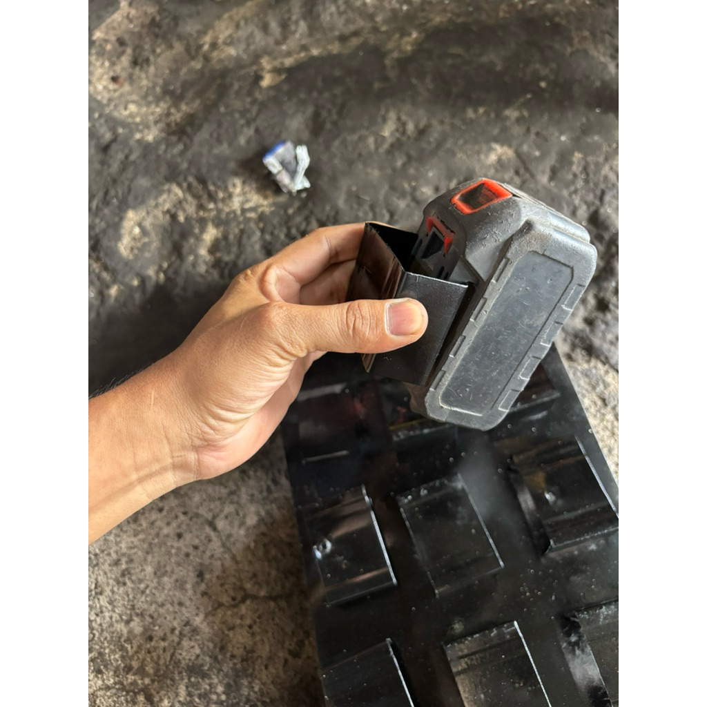 storage tempat penyimpanan baterai impack baterai cordless