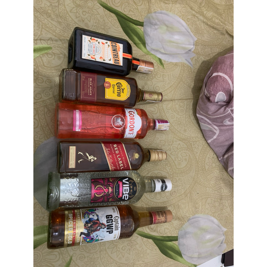 botol kosong minuman reques