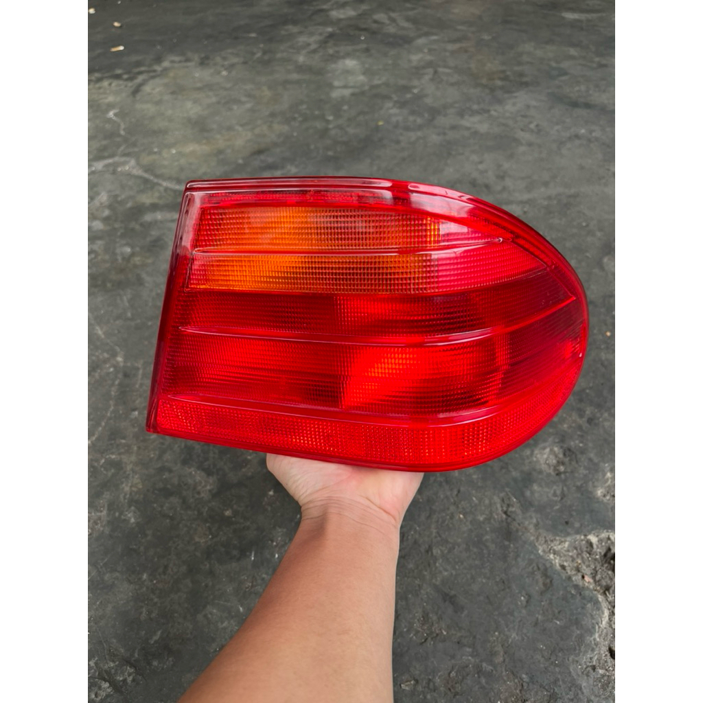 Stoplamp lampu belakang mercedes benz w210 kanan original