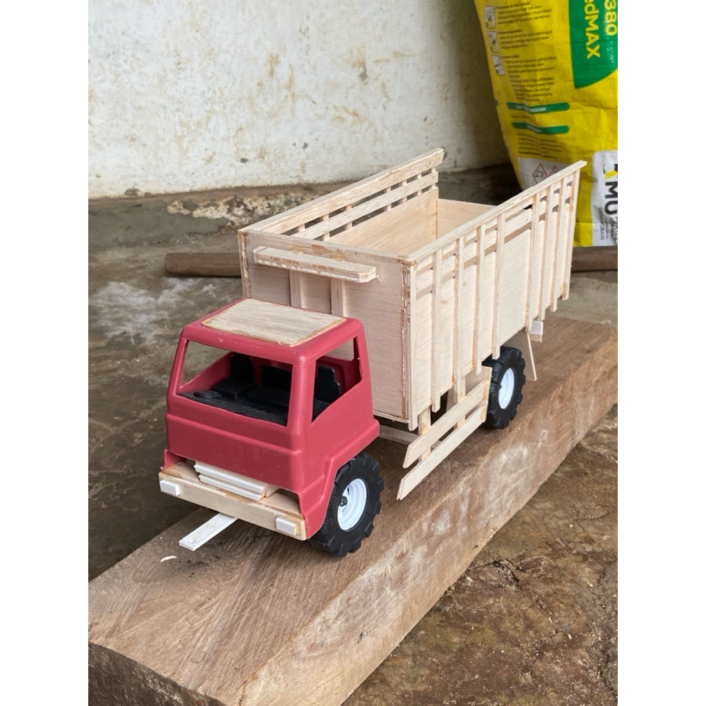 MINIATUR TRUK PLASTIK CANTER KABIN STANDAR