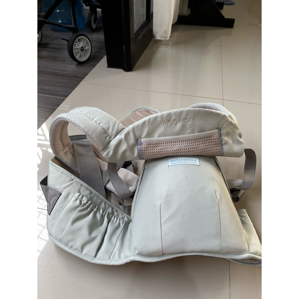 preloved gendongan mooimom