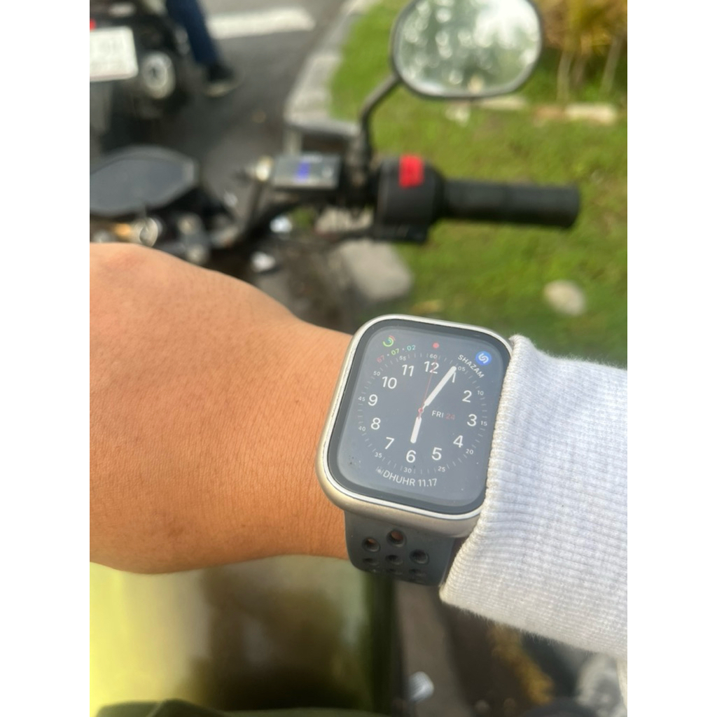 Apple watch series 5 Always On Fullset + 2 strap dan cover mirip watch ultra