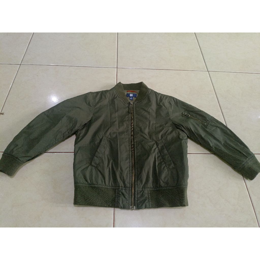 jacket bomber uniqlo Preloved usia 3-4 tahun