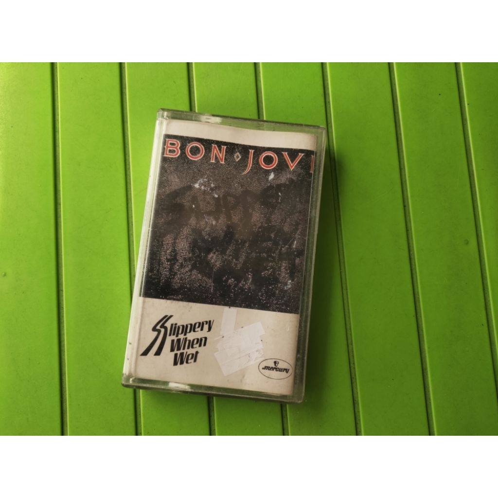 Kaset pita Bon Jovi Slippery when wet joss