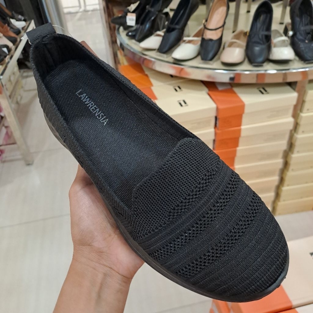 sepatu sneakers slip in wanita lawrensia