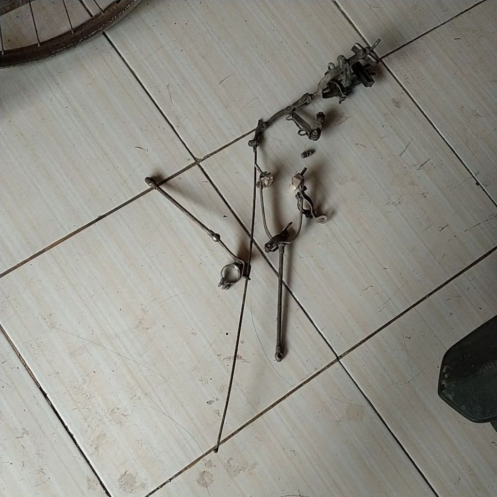 kontruksi kawat rem karet sepeda onthel tua