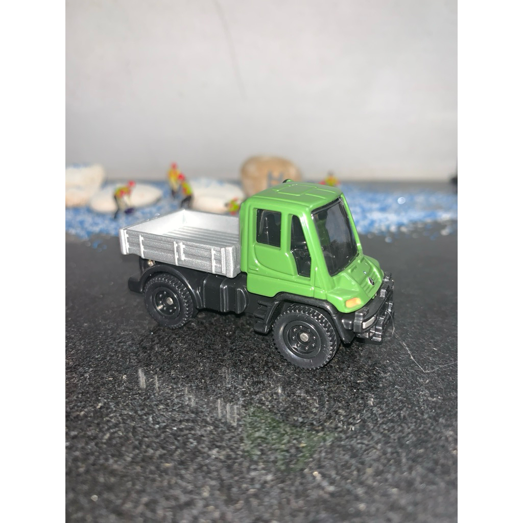 TOMICA TOMY MERCEDES BENZ UNIMOG