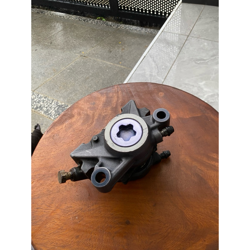 Kaliper belakang 2p sumitomo
