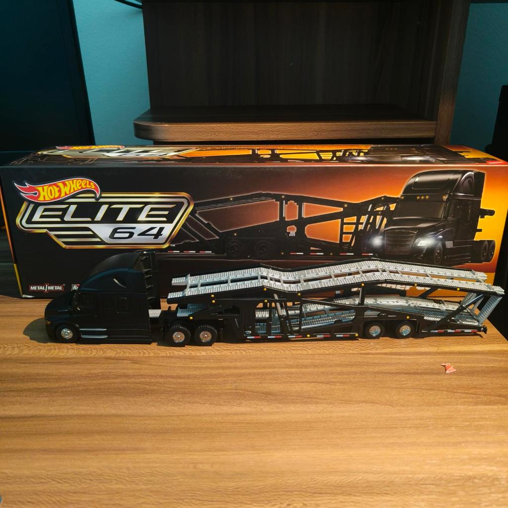 hot wheels elite64 cascadia freightliner