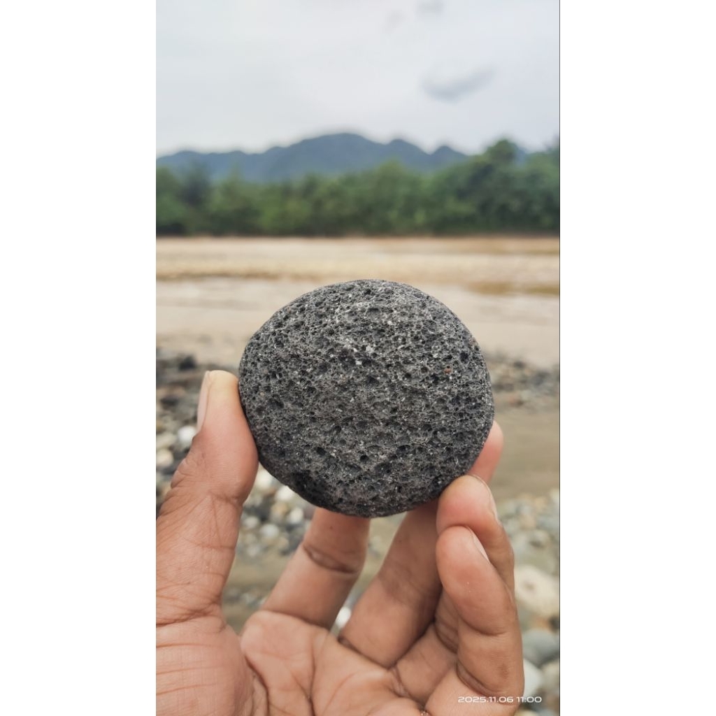 Batu Kali sungai Dareh Asli/Batu penghilang Daki