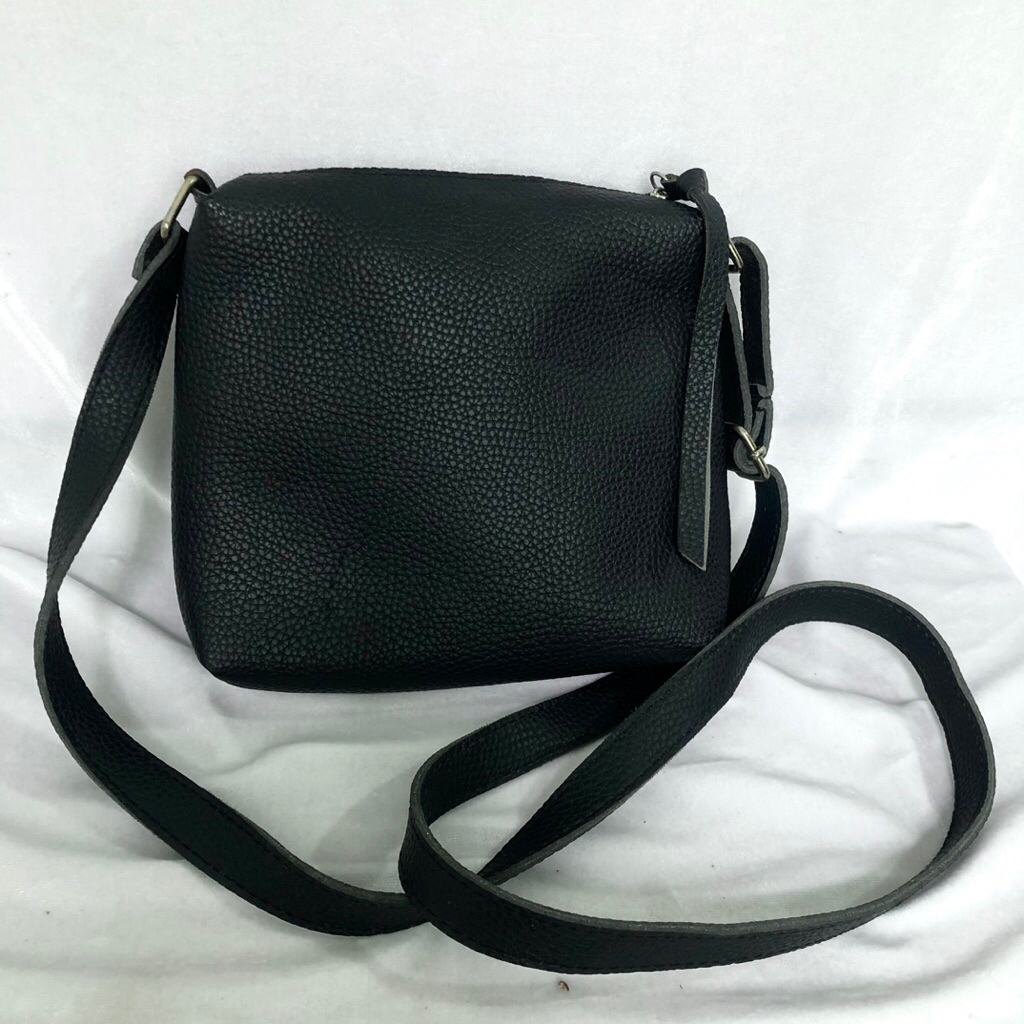 Sling bag kulit jeruk size Small tas hitam selempang tali panjang casual kulit minimalist