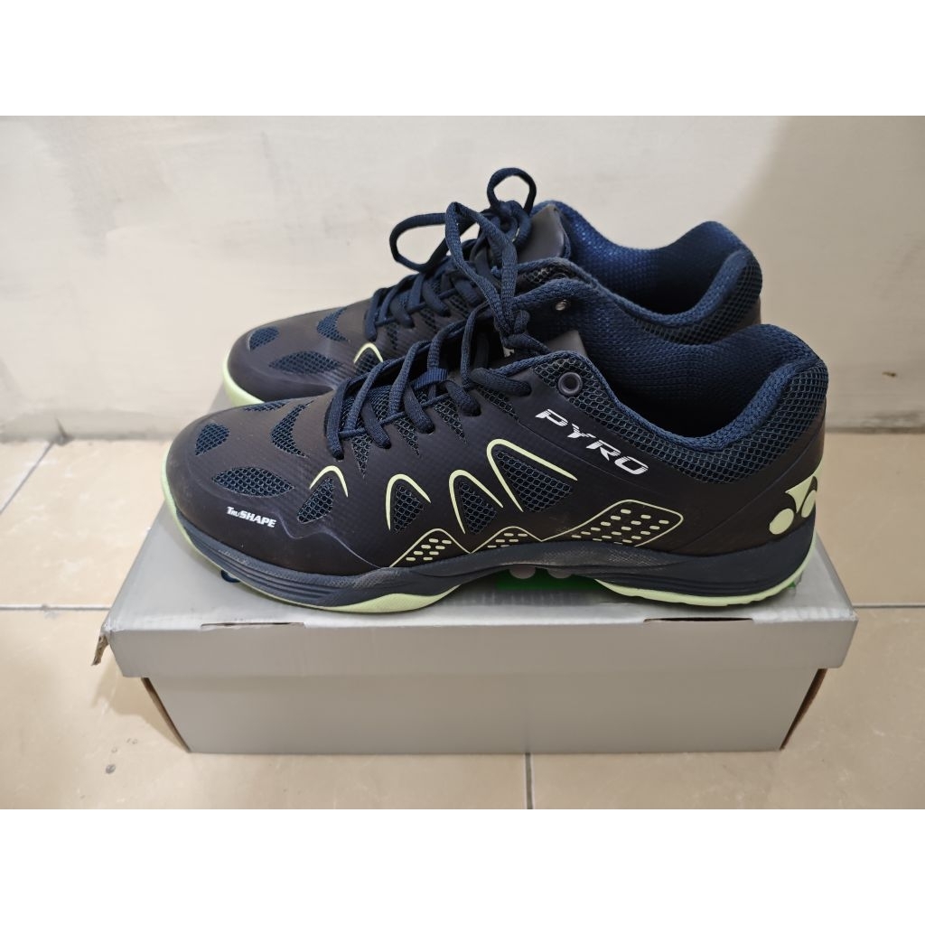 (Preloved) Yonex Pyro size 43