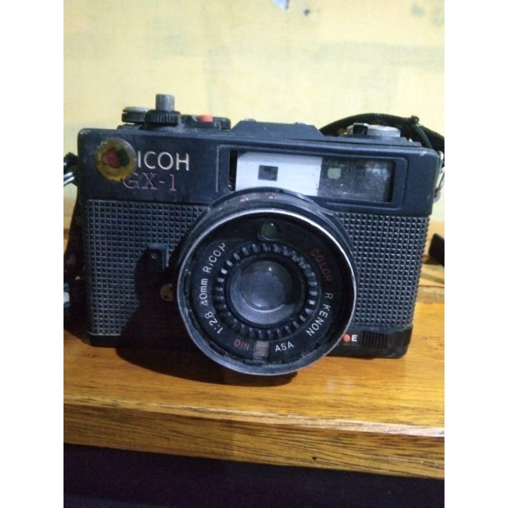 kamera analog Ricoh GX-1 apadanya
