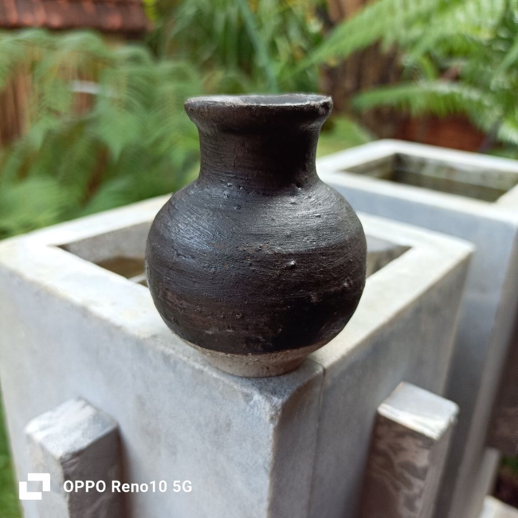 guci song hitam temuan