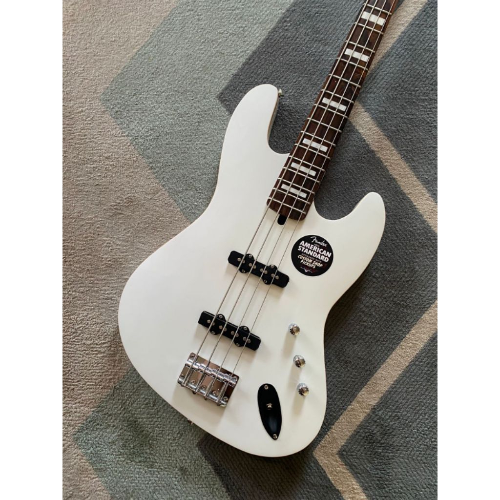 Bass Fender Aerodyne white custom
