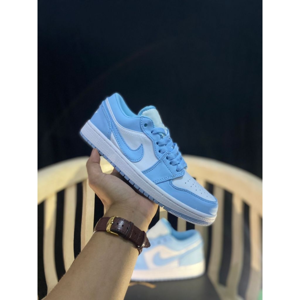 Sepatu snekers pria wanita yunisex jordan low unc biru white
