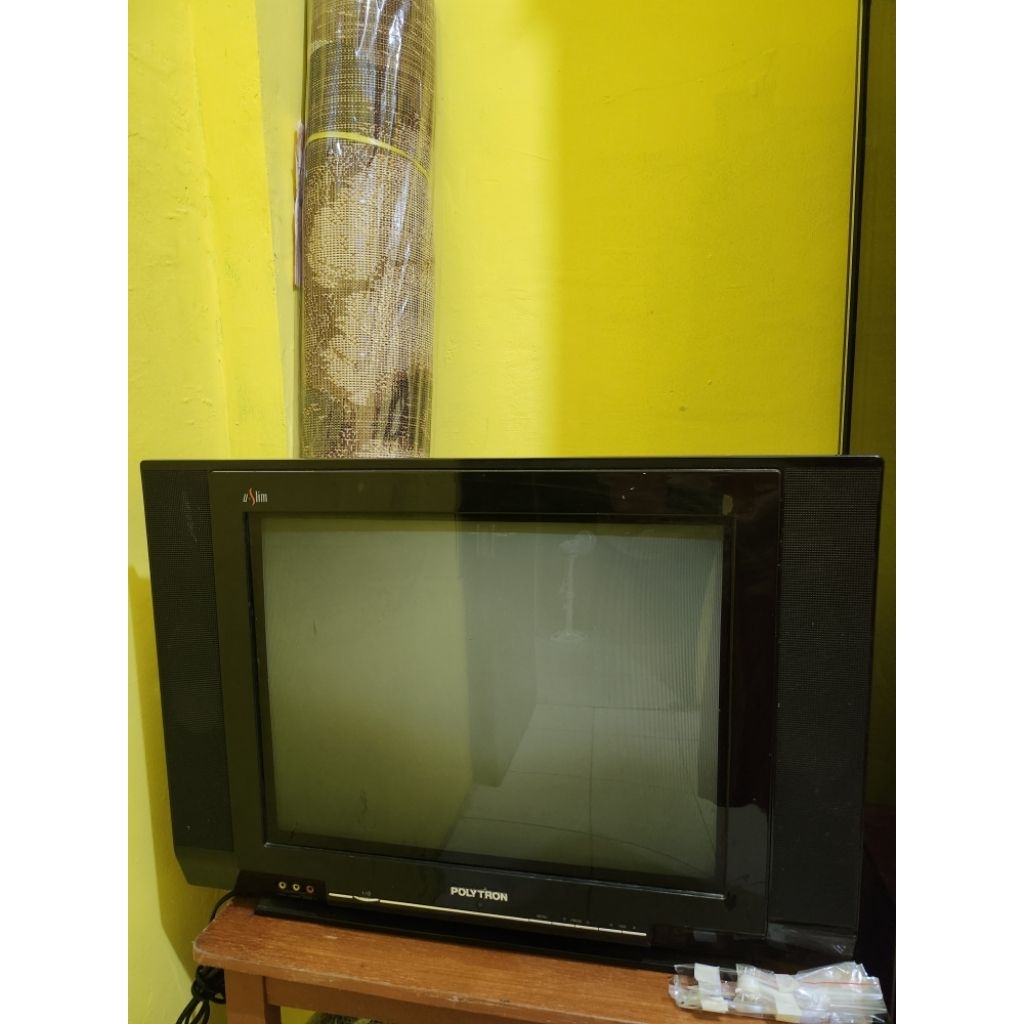 PRELOVED TV POLYTRON TABUNG SLIM