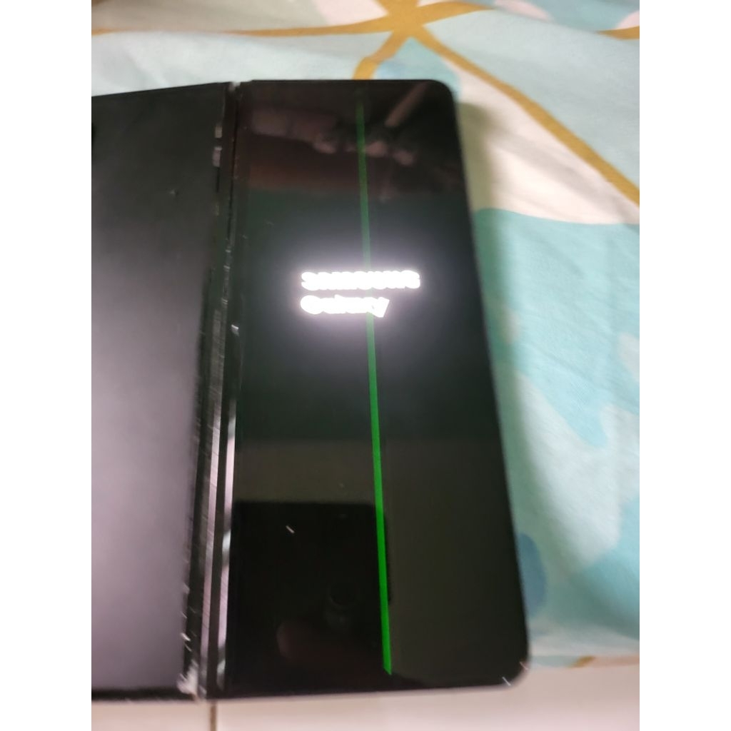 lcd samsung z fold 3 garis 1