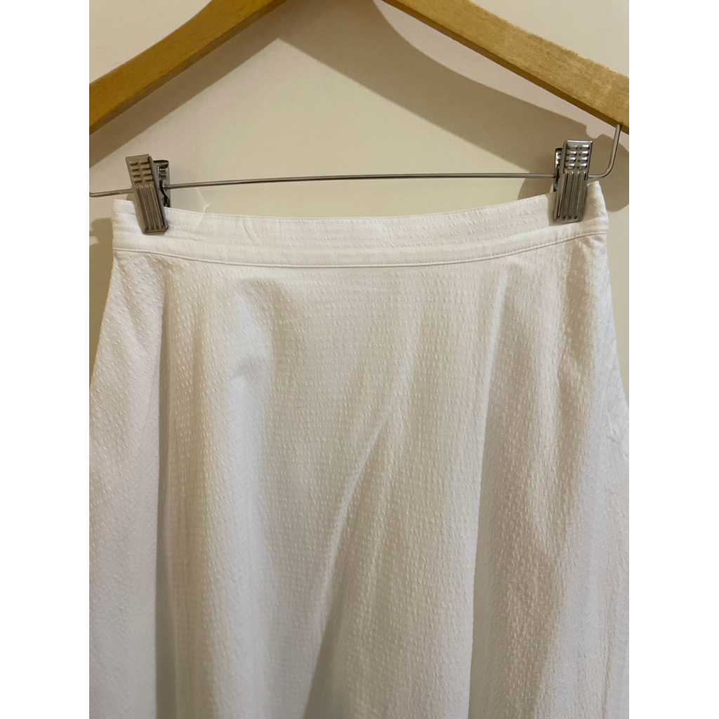 Preloved Rok Flare Broken White by Uniqlo