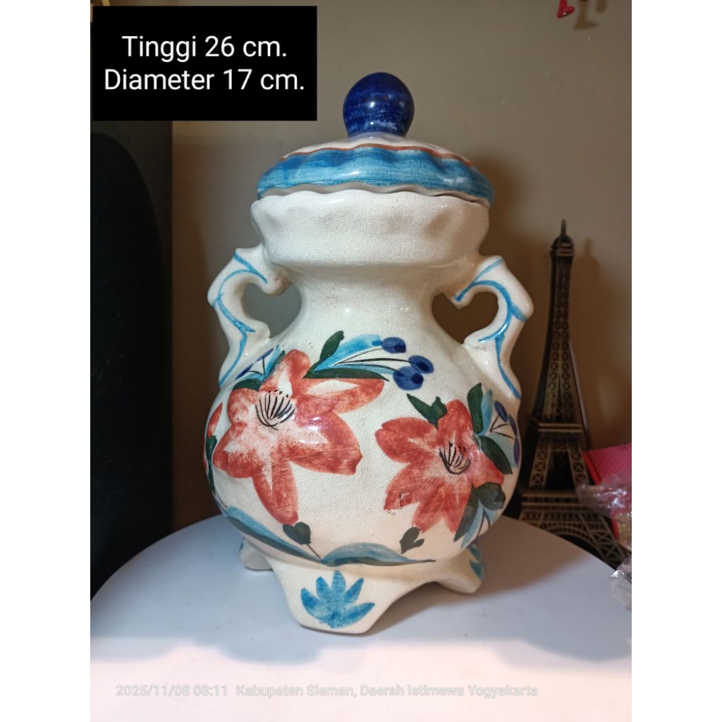 vas guci keramik lukis motif bunga dan kaligrafi untuk hiasan lemari