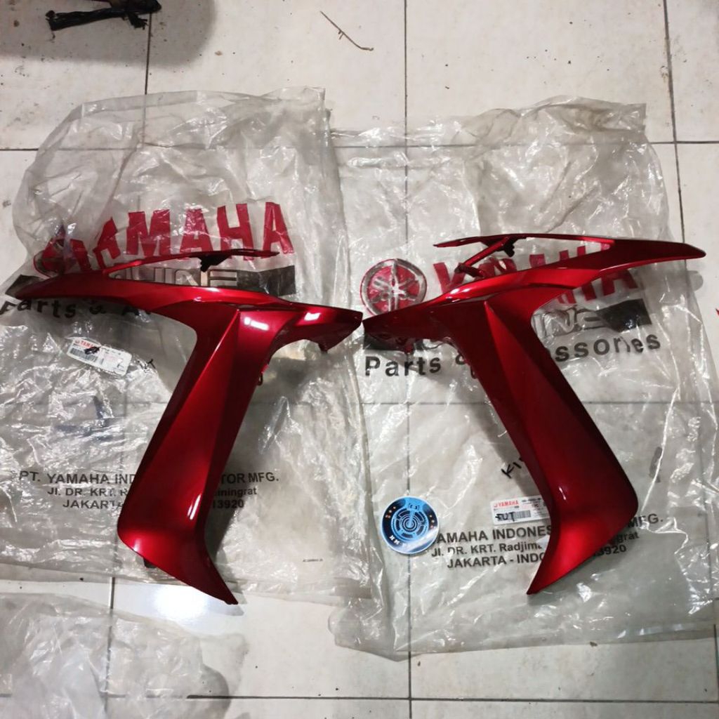 Body Cowling Xeon Karbu Tebeng Tameng Sayap Luar Depan Original Yamaha merah maroon