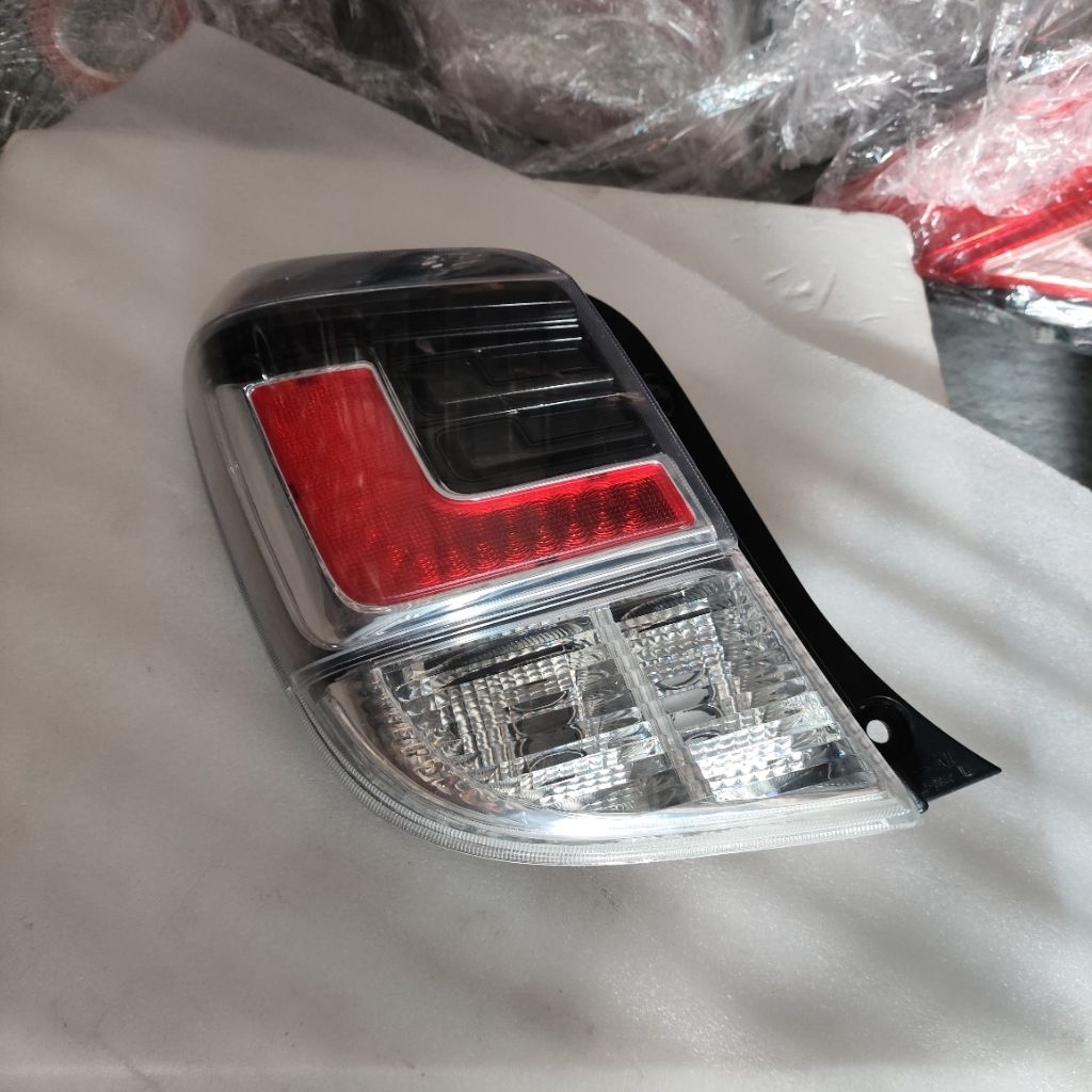 LAMPU STOPLAMP LAMPU BELAKANG MOBIL AGYA 2018 2019 2020 2021 ORIGINAL KIRI