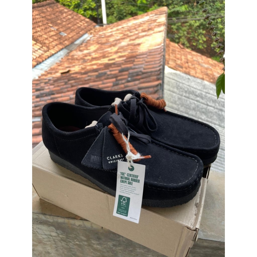 Clarks wallabee black