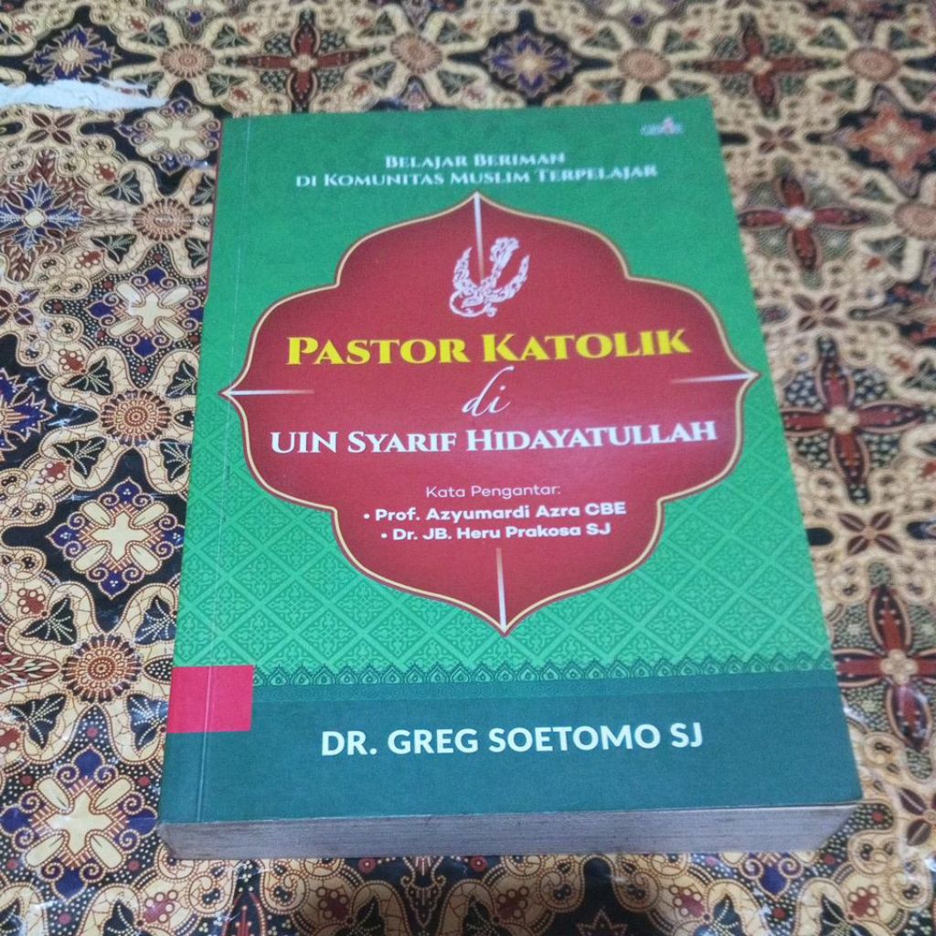 Buku Dr Greg Soetomo SJ - pastor Katolik di UIN Syarif Hidayatullah