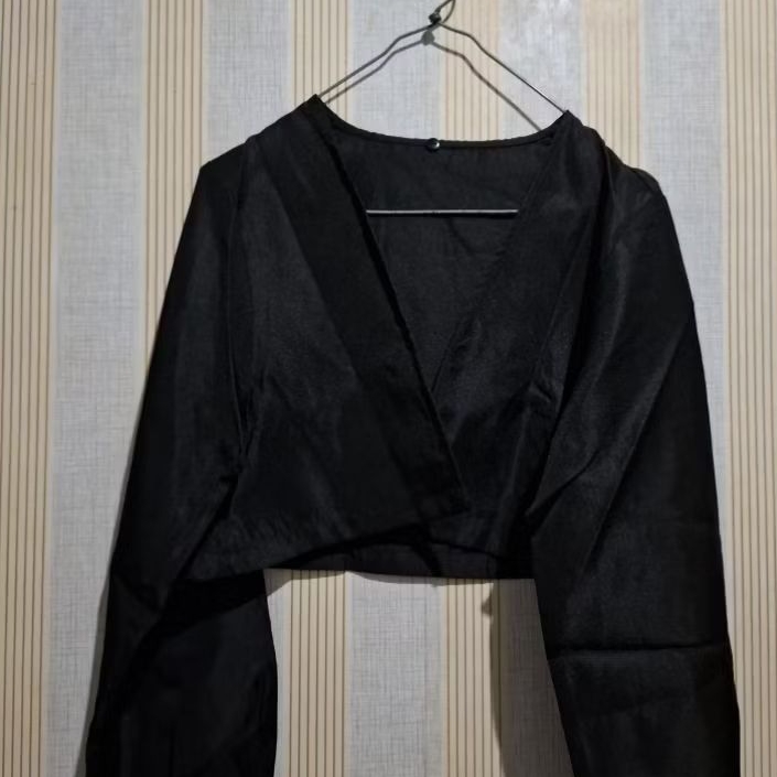 OUTER CROP WANITA HITAM POLOS