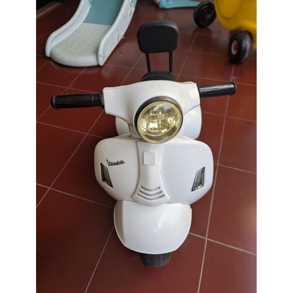 Preloved ELC Vespa white / scooter aki