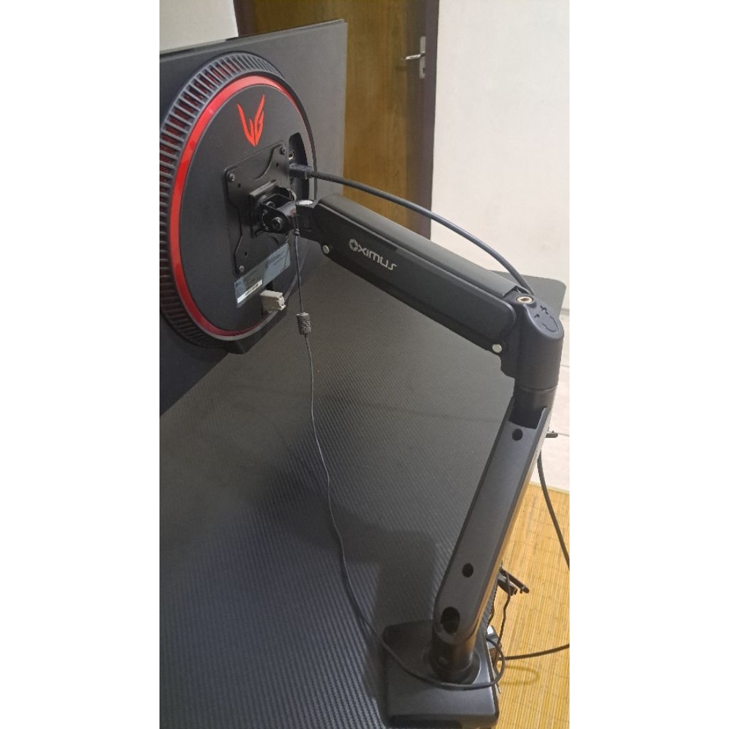 monitor LG 24GN600, minus box karena kena rayap