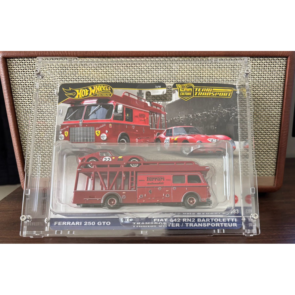 Hot Wheels Team Transport Ferarri
