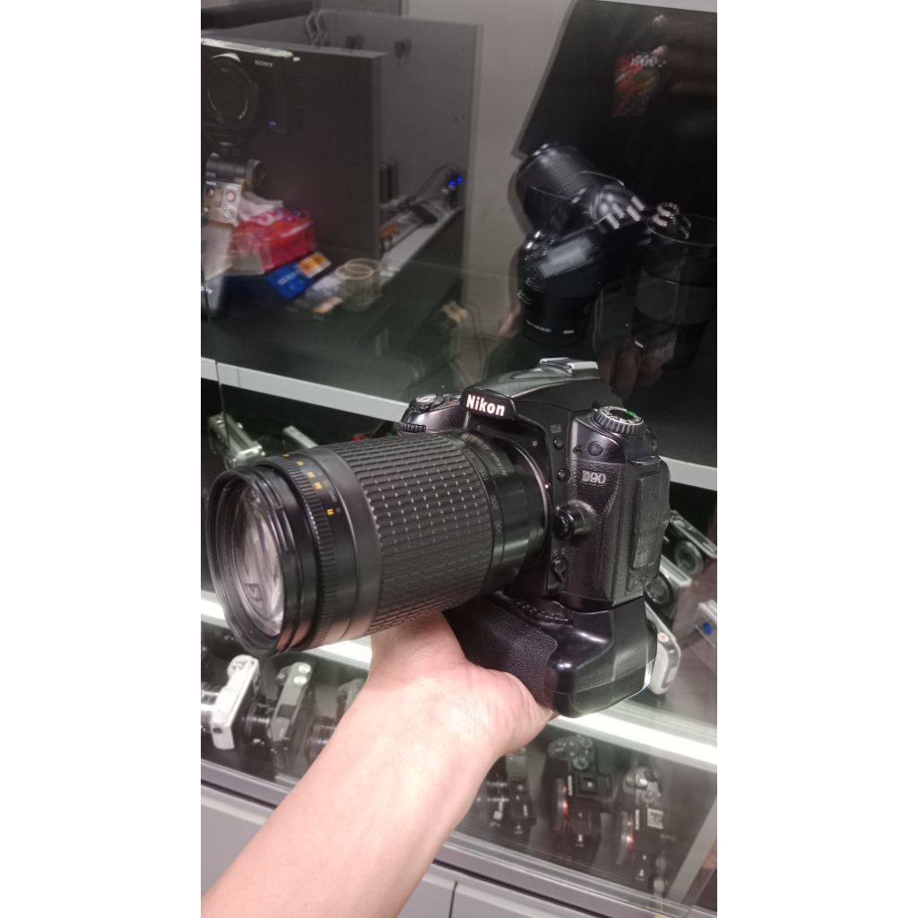 Nikon D90