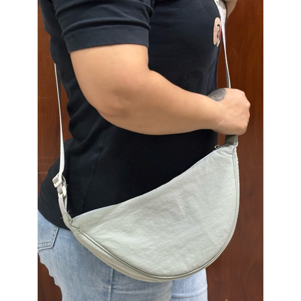 TAS SELEMPANG UNIQLO