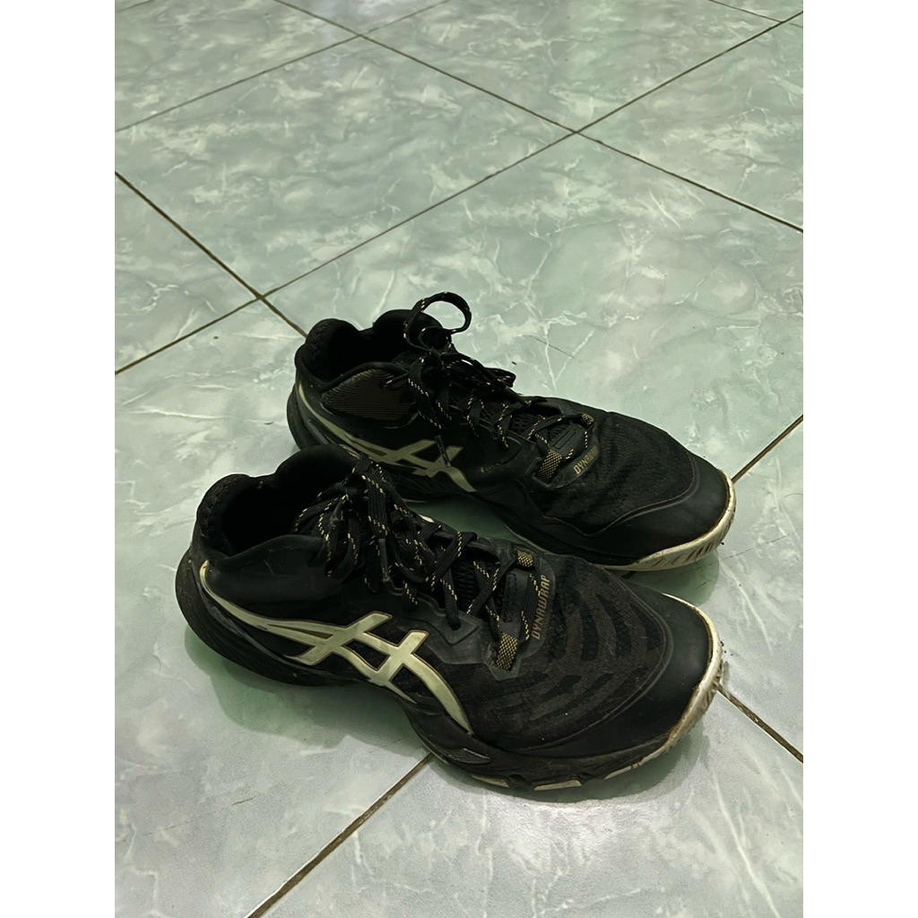 sepatu asic