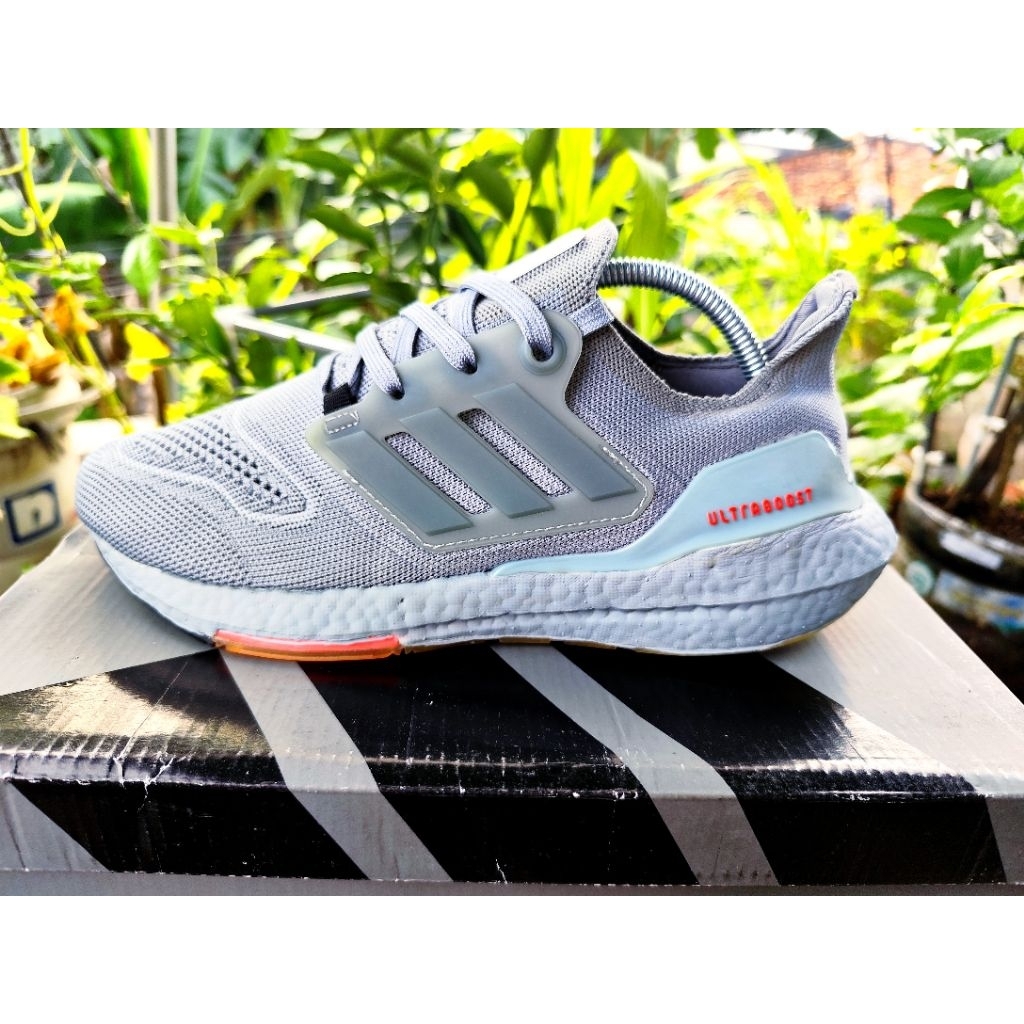 SEPATU RUNNING ADIDAS ULTRABOOST 22