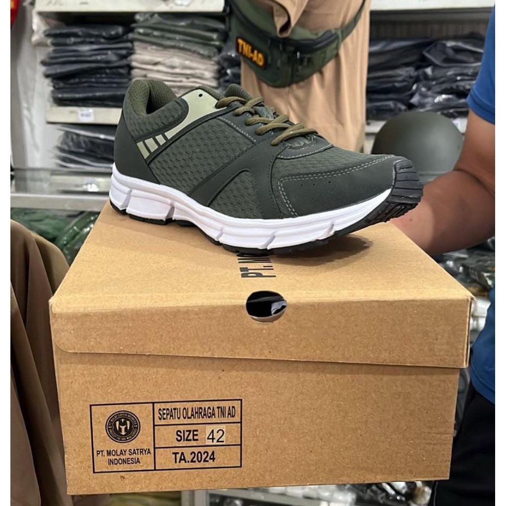SEPATU OLAHRAGA JATAH TNI-AD.
