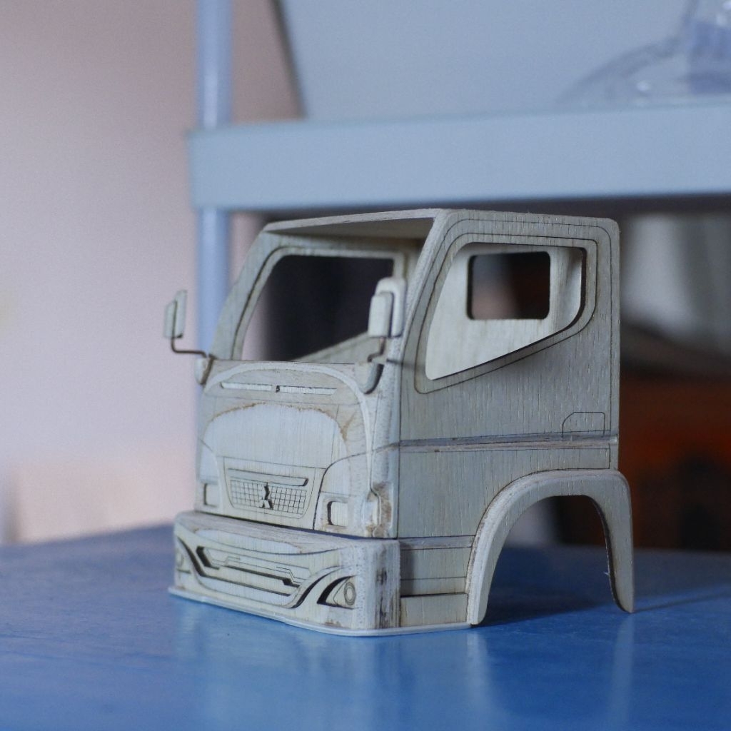Mentahan Kabin & bemper miniatur truk canter skala 1:16