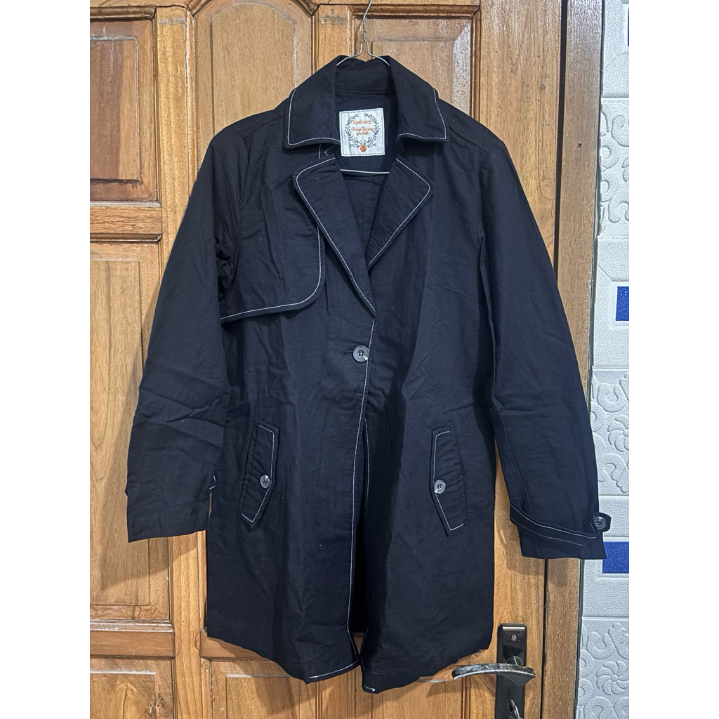 outer novel mice black