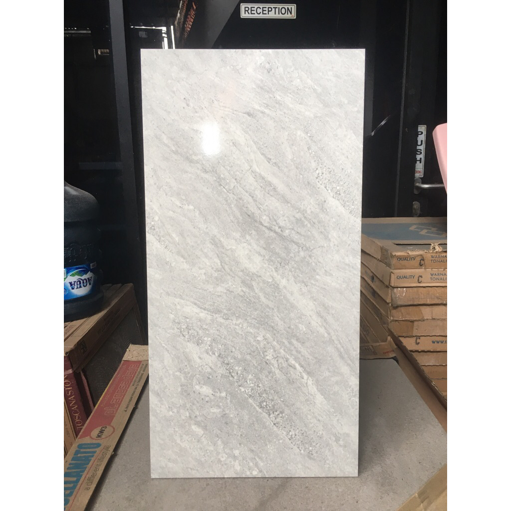 keramik 30x60 dinding kilap glossy glosi cutting uno mestala mestalla white dapur kamar mandi wc toi