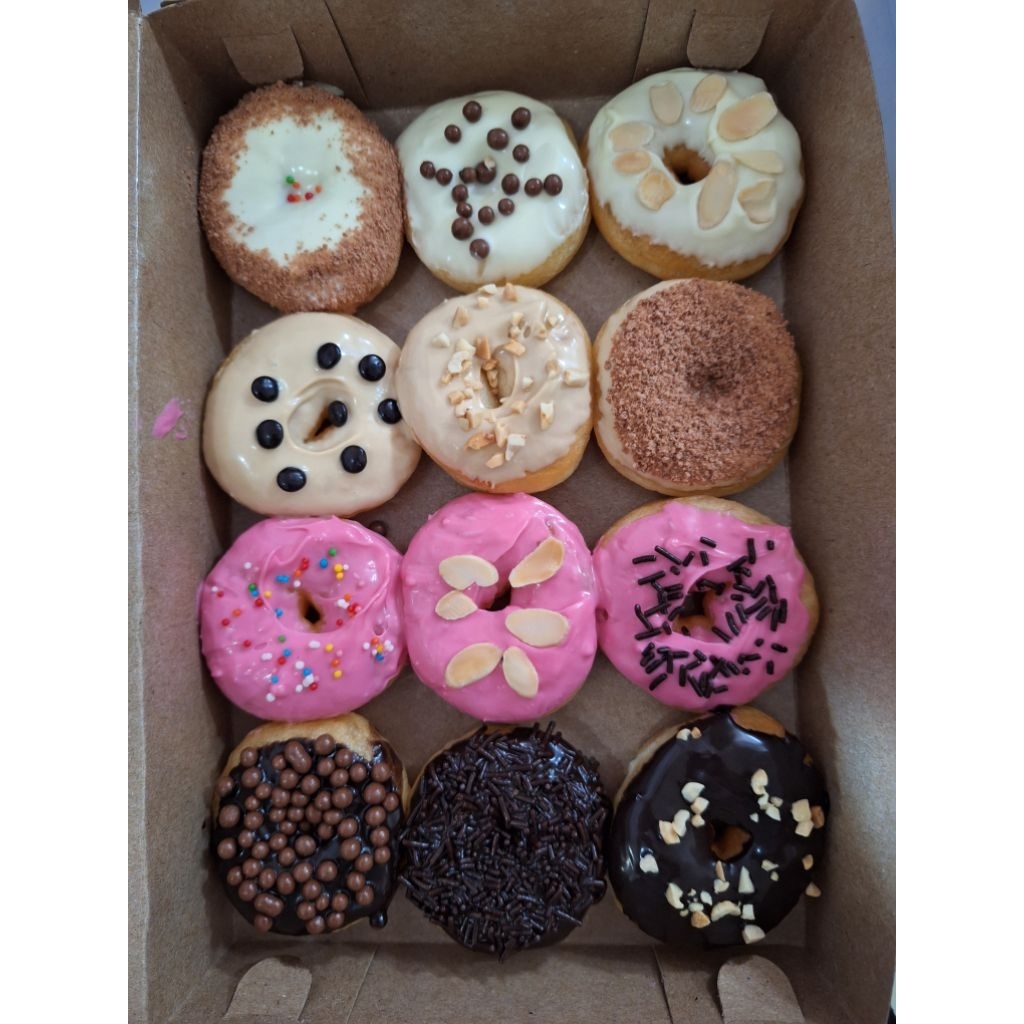 donat mini satu kotak isi 12