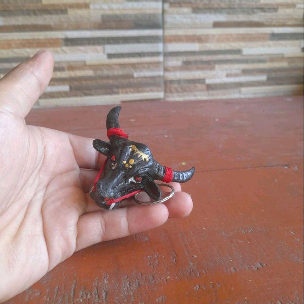 Sentosajaya_1 Miniatur Banteng Keboan Gantungan Kunci Resin
