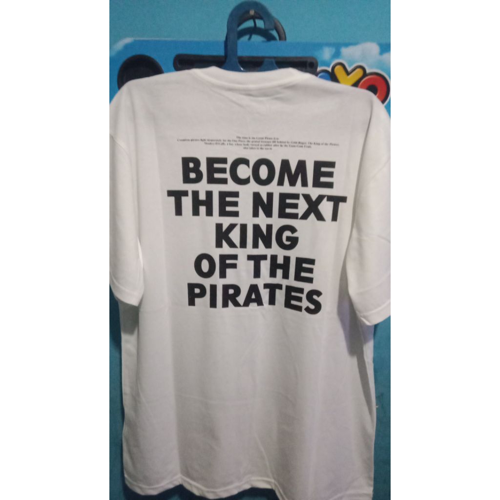 kaos ONE PIECE Uniqlo