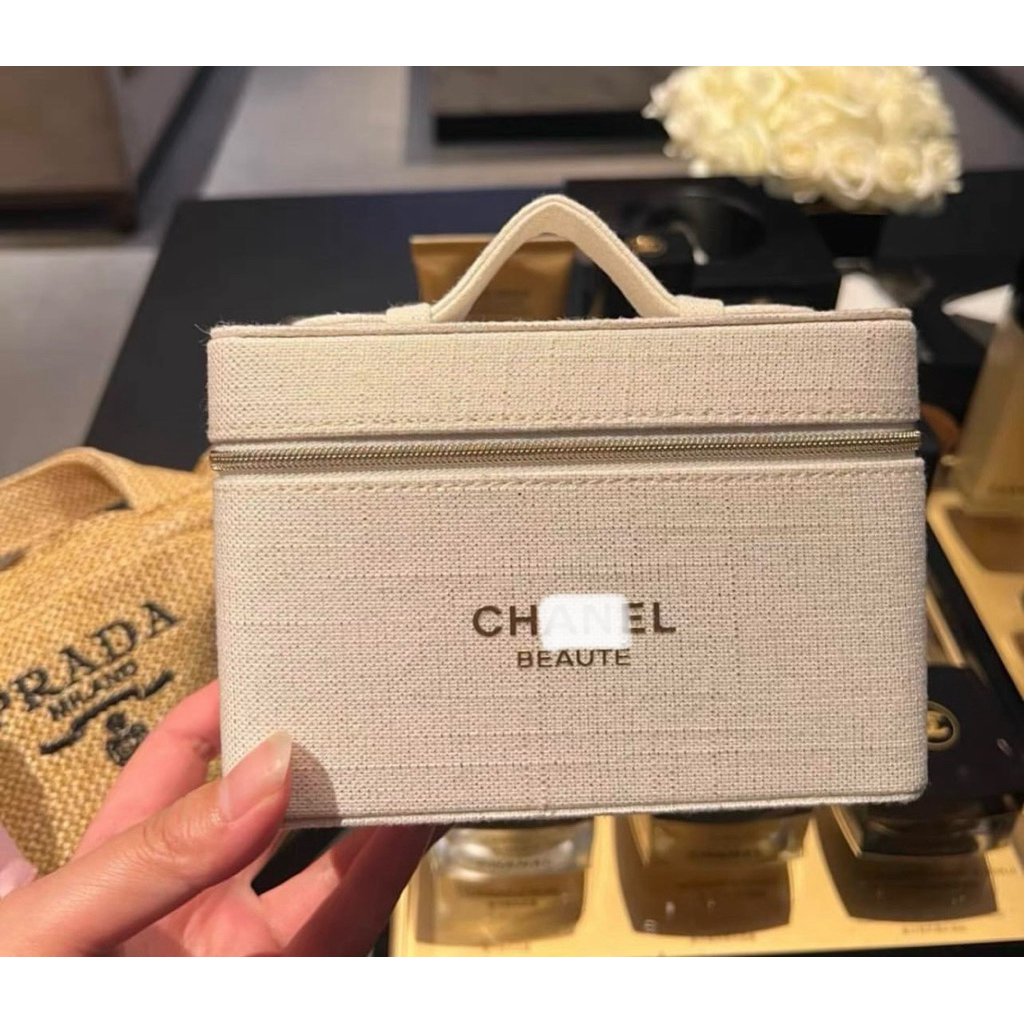 CH BEAUTY VANITY GIFT